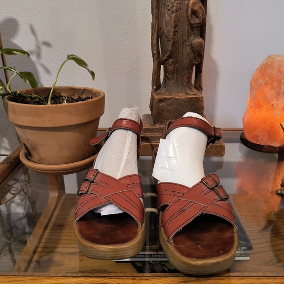 Vintage 1970s Famolare Sandals Wavy Wedge Sandal Get There Burnt Orange 6.5 M - Picture 8 of 9